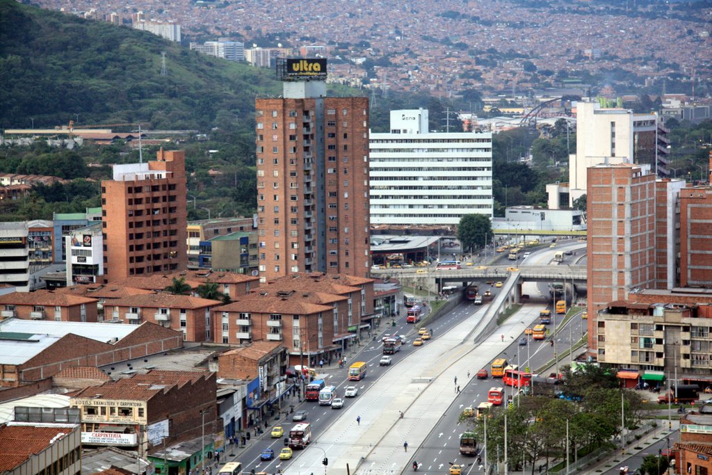 Av. del Ferrocarril vista al Norte by Jorge Gaviria