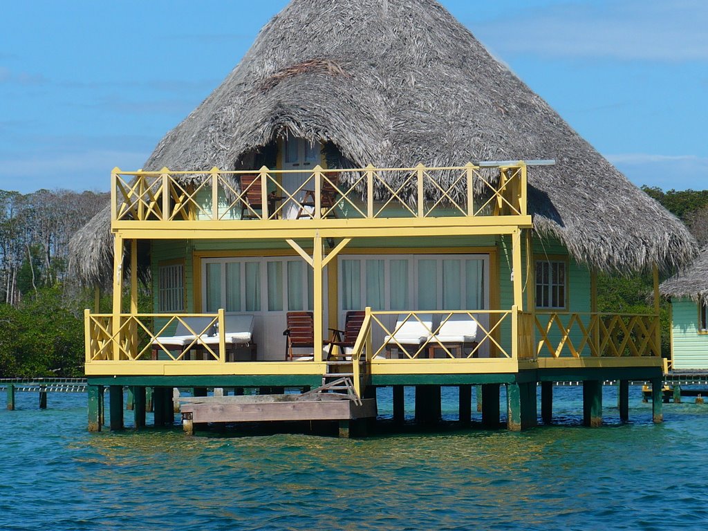 Punta Caracol, Bocas del Toro by Luis Guzmán