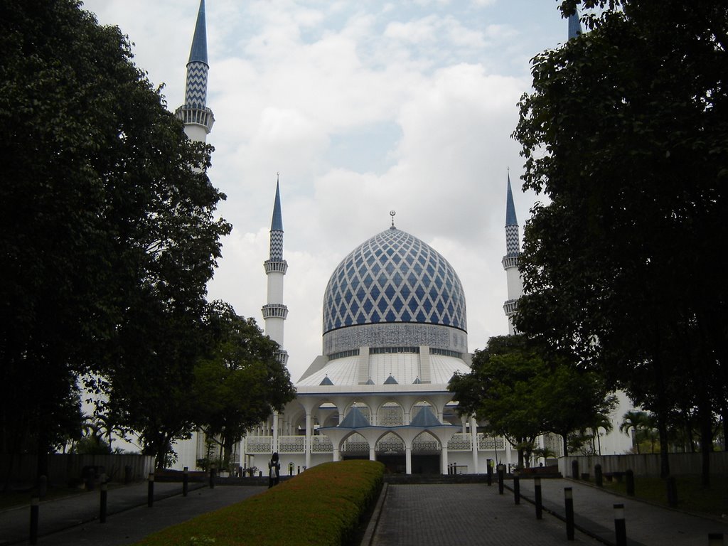 Sultan Salahuddin Abdul Aziz Mosque - Shah Ala, Malaysia by Chanilim714