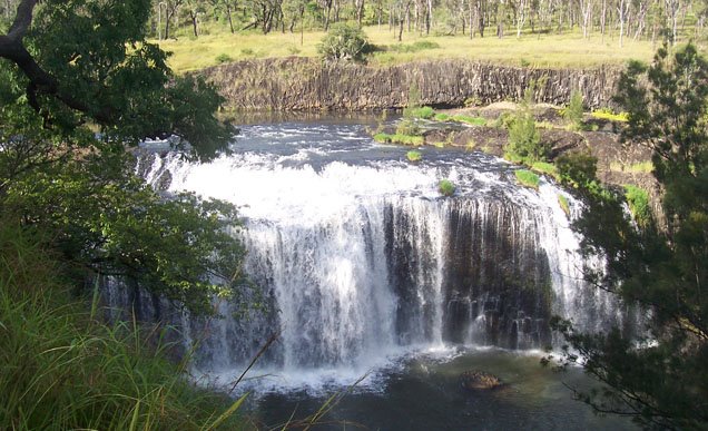 Millstream falls by Boinboin