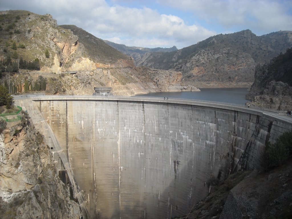 Embalse de Quéntar,con las aguas del río Aguas Blancas. Diciembre de 2008 by viajeroandaluz