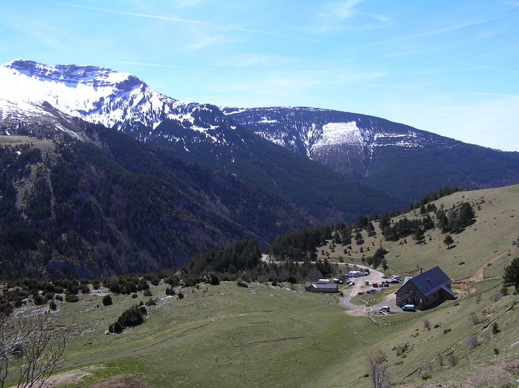 Refugio de Lizara y Sierra Estiva by César Urien