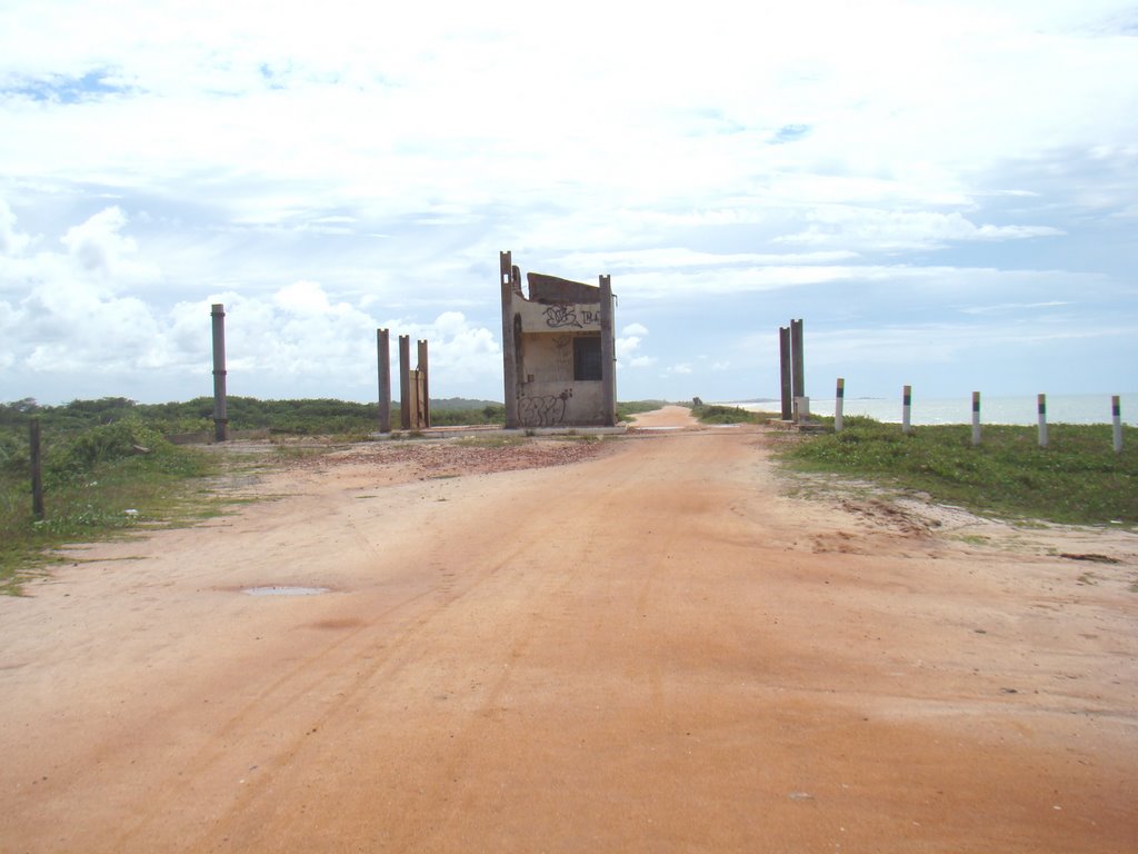 Portal de Jurubatiba, no Lagomar, hoje, 25/03/2009, totalmente depredado... by Paulo Noronha