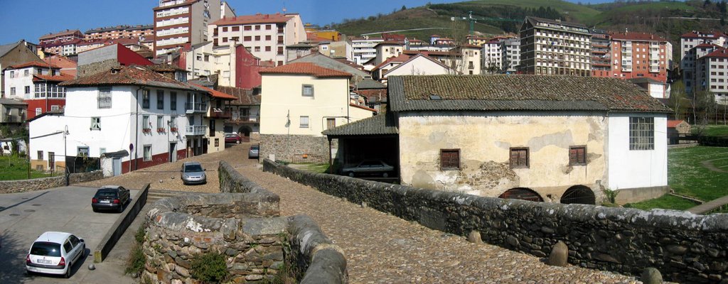 Molino desde puente "romano". by La Casa del Chiflón