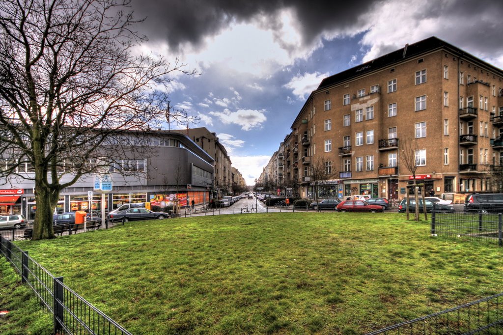 View down Graefestrasse by Uli Herrmann