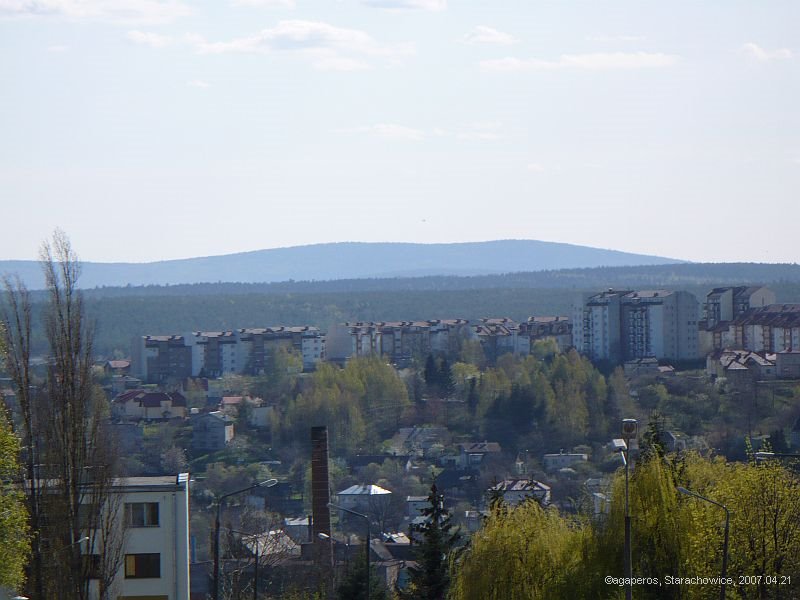 Widok na os. Południe i na Łysicę z centrum Starachowic by agaperosPL