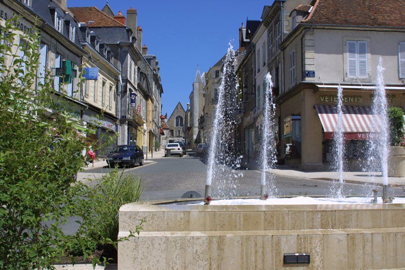 La Charité-sur-Loire; market square by garethb