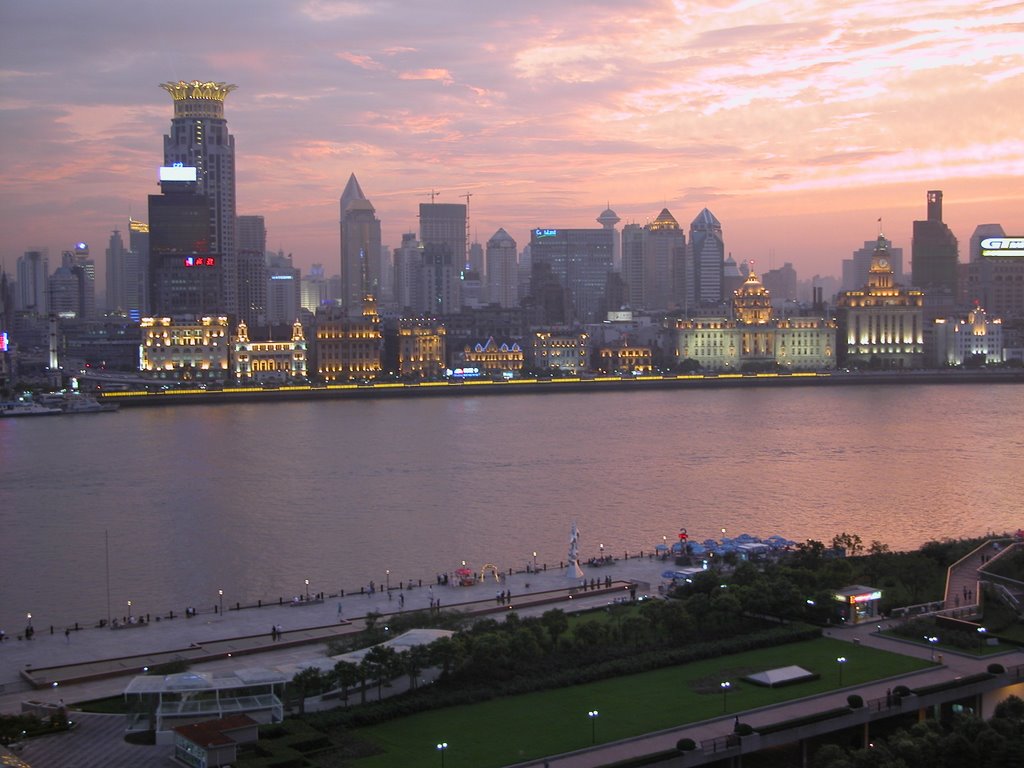 Bund sunset from Pudong by Eduardo B