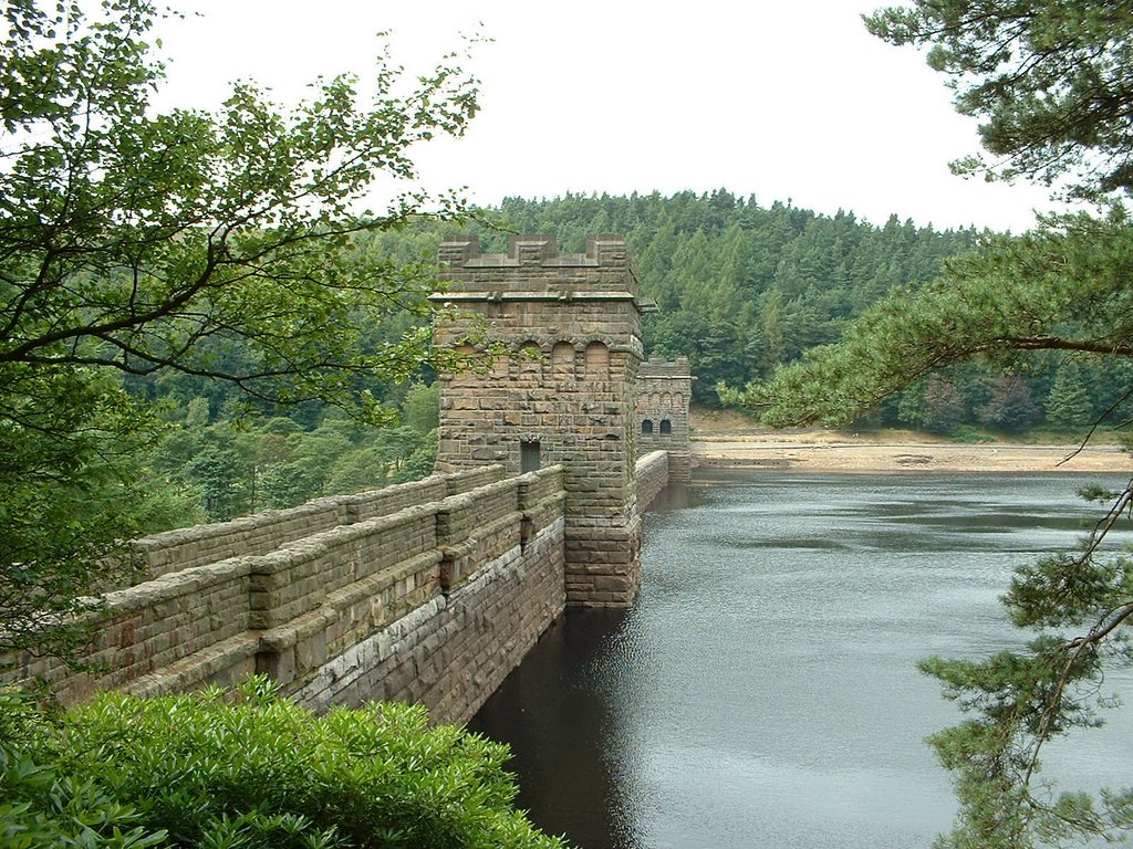 Howden Dam 29-7-06 by Paul Mosley