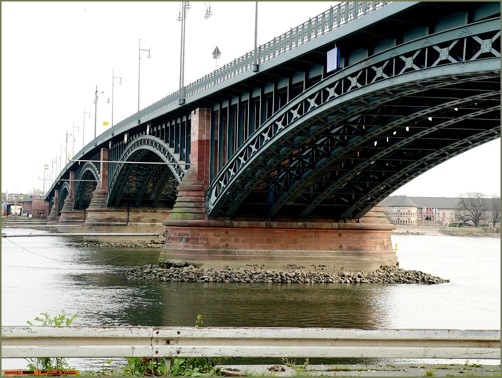 Theodor Heuss Brücke by ostendfaxpost