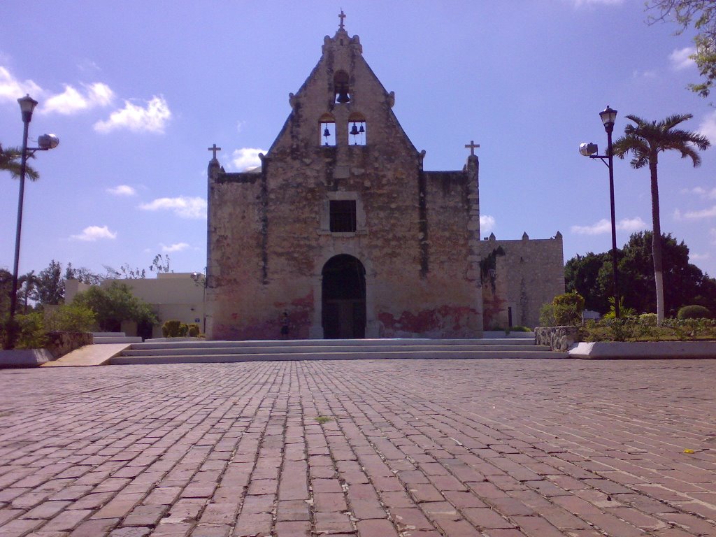 Iglesia de Itzimna by Miguel Alejandro Arr…