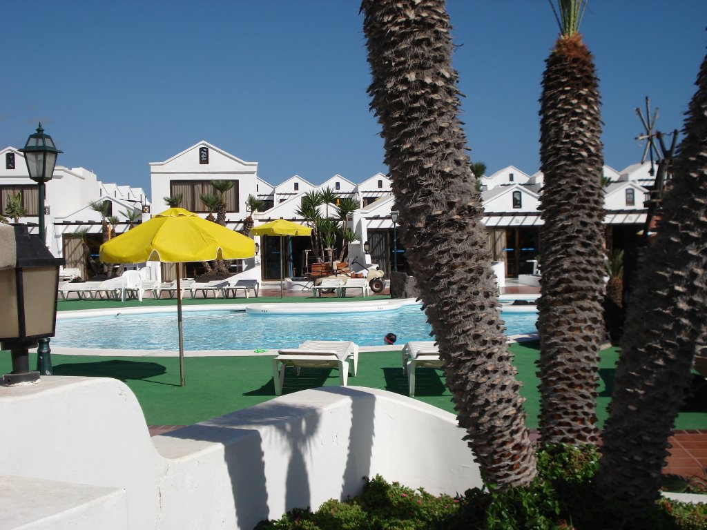 Plaza del Sol Pool in Sands Beach Villas. by billybabs29