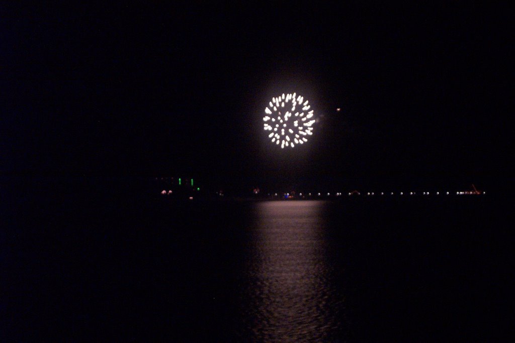 Feuerwerk über der Heringsdorfer Seebrücke by Kay Gröninger