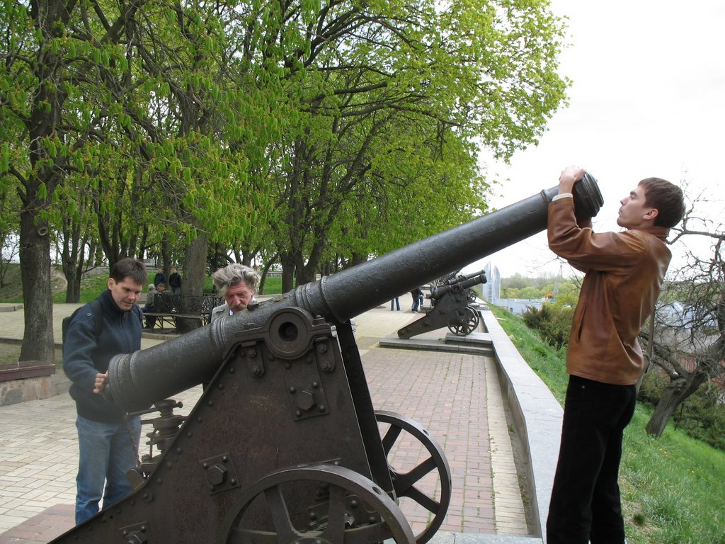 Cannons in Chernihiv by vsuschenko