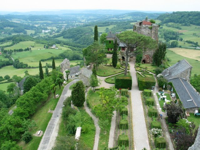 Turenne - Les jardins depuis la Tour César by jacquemy