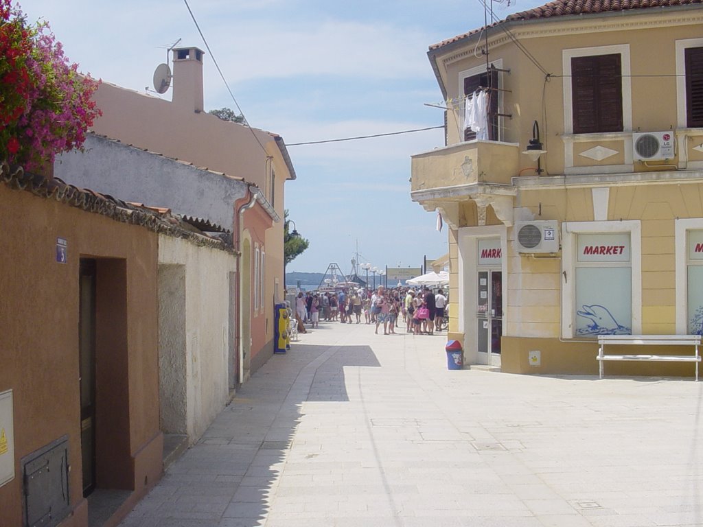 Kroatien - Fažana - Gasse zum Hafen by Sirko Hartmann