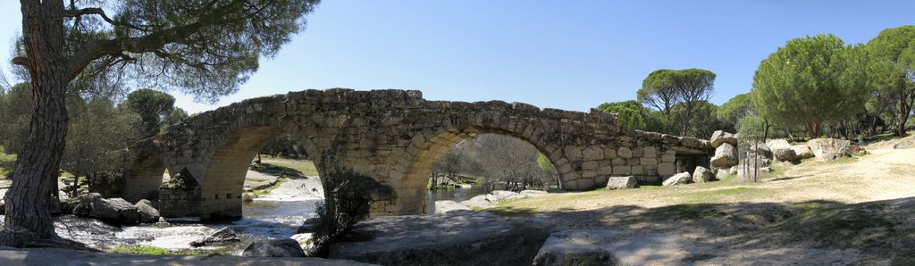 Puente Romano " MOCHA " sobre el Río Cofio, Comarca Sierra Oeste, Valdemaqueda by Juan García Herráiz