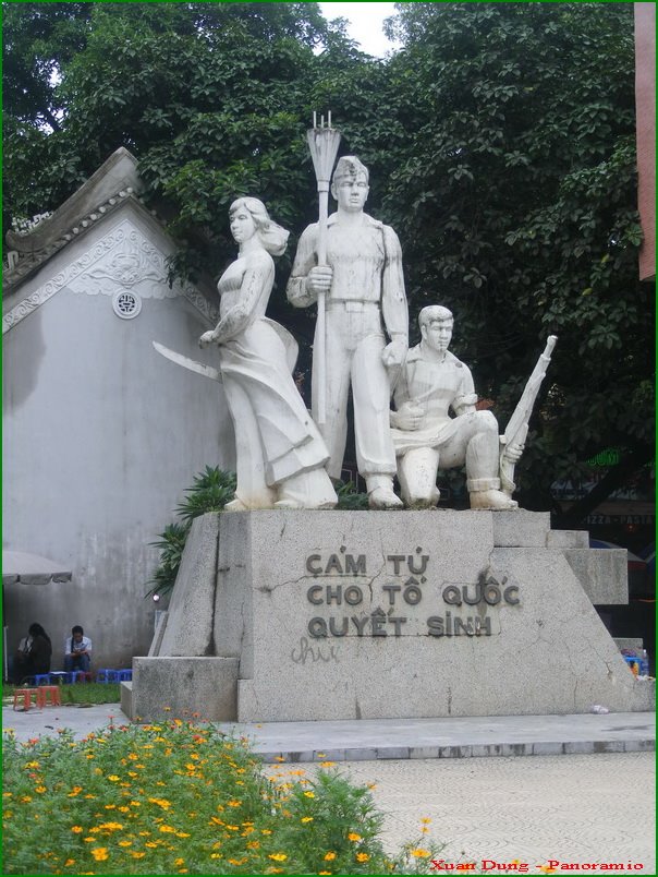 Tượng đài cảm tử - Monument by Vietnam Atlas