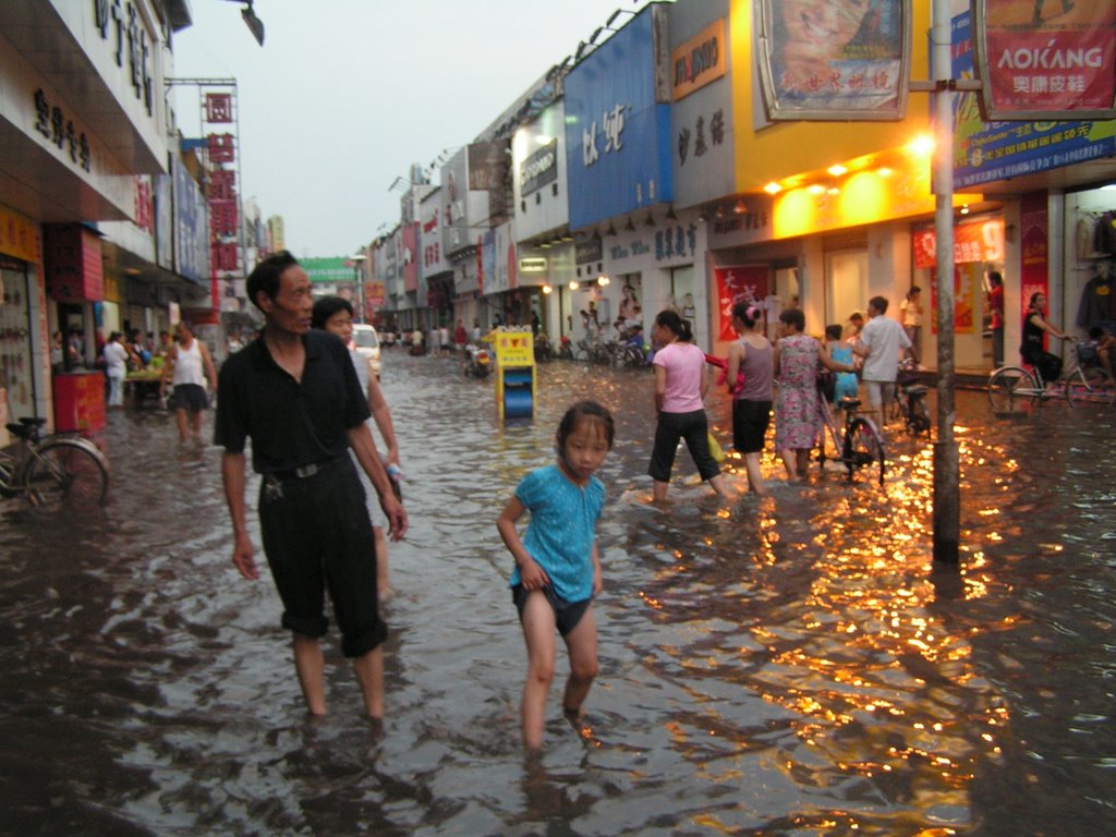 Gulou, Kaifeng, Henan, China by zztyy