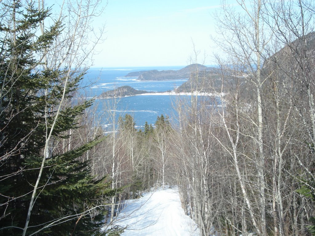 Montagne à St-Fabien, Rimouski by Jean-Moo