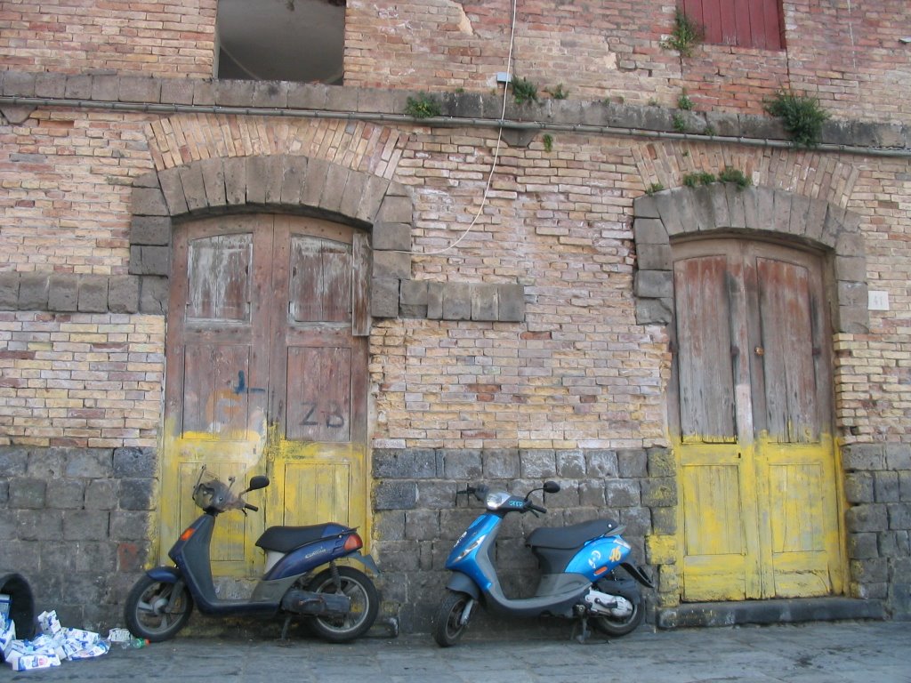 Mopeds gehören zum Centro Storico by ina-maria