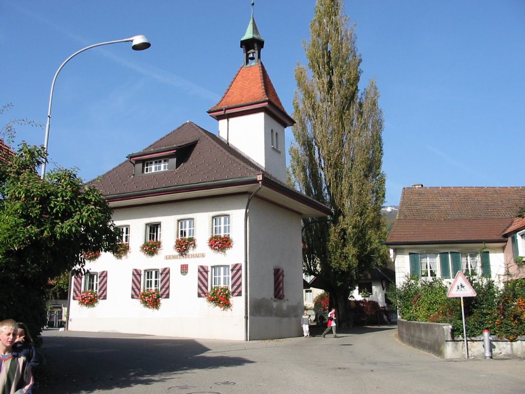 Gemeindehaus, altes Schulhaus by Markus Metzener