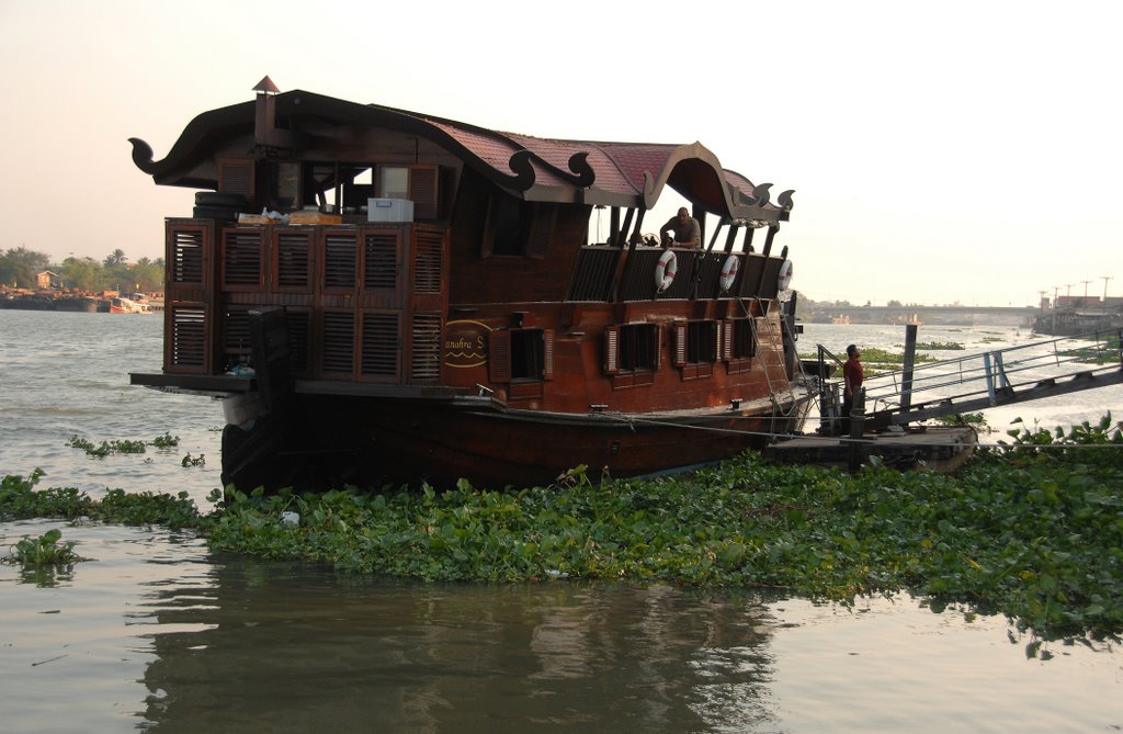 Vor Anker bei Wat Bang Na - "Unser" Reis(e)boot umgeben von Wasserhyazinthen by © Sonny☼