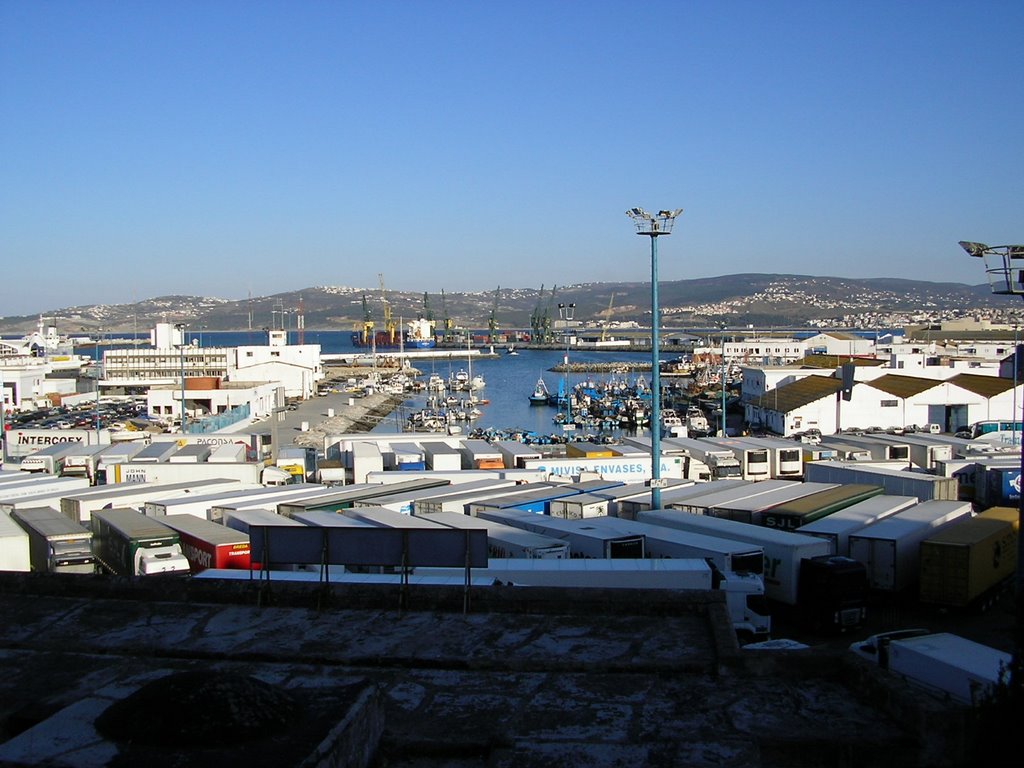 Porto de Tanger by Jose Brassard