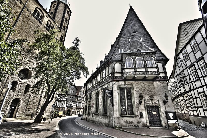 Goslar, Brusttuch by NorbertMaas