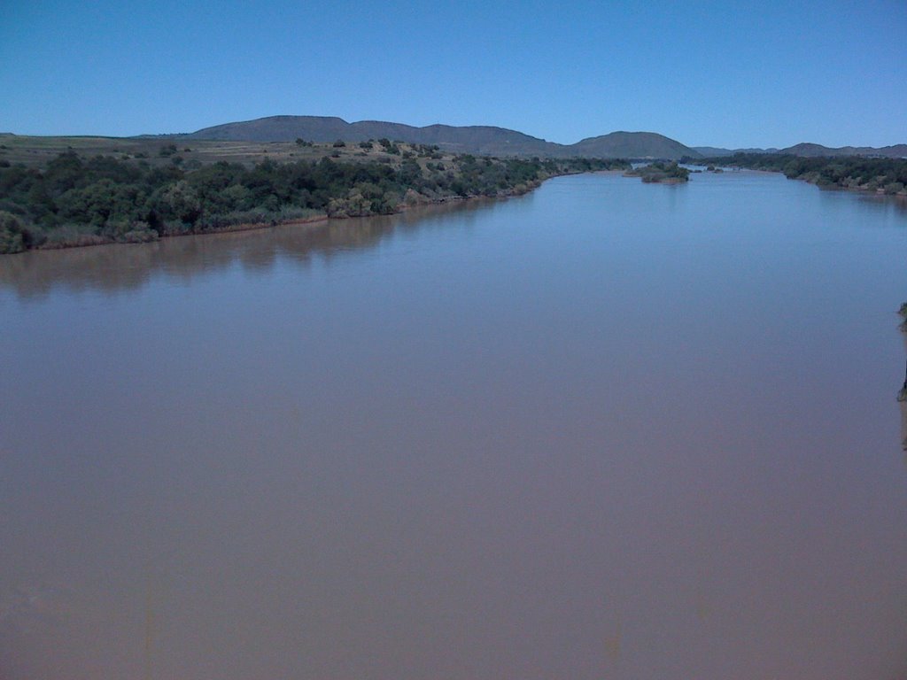 Crossing the Orange River 02 by WirelessMonkey