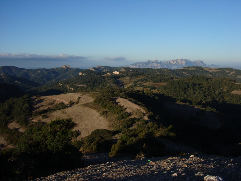 Castellsapera, La Mata y Montserrat desde el camino de subida al Montcau by Nuwanda999