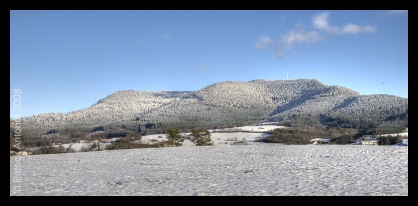 Environs de Saint-Dié-des-Vosges le Massif de l'Ormont sous la neige by Patrick-A