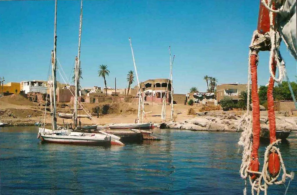 Egyptian Houses on the bank of the Nile by koen schenke