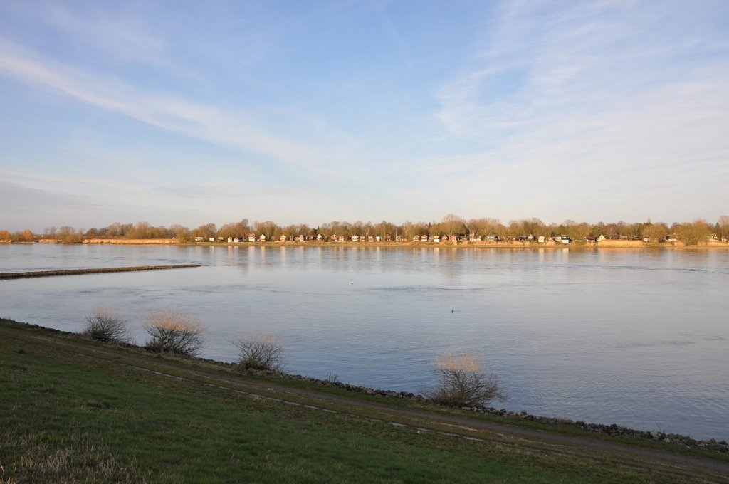 Die Elbe bei Over by Stefan Rebbin