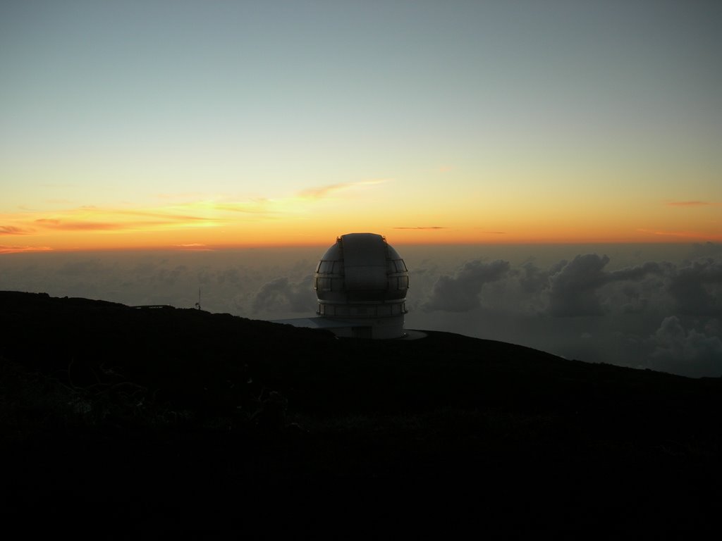 Grantecan_Observatorio Roque de Los Muchachos_Anochecer by chiribaila