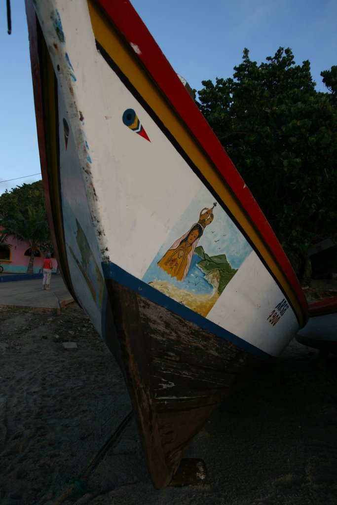 Bote Playa El Tirano by Jorge B. Domic