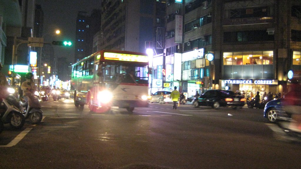 Bade Road at Night by egreshko