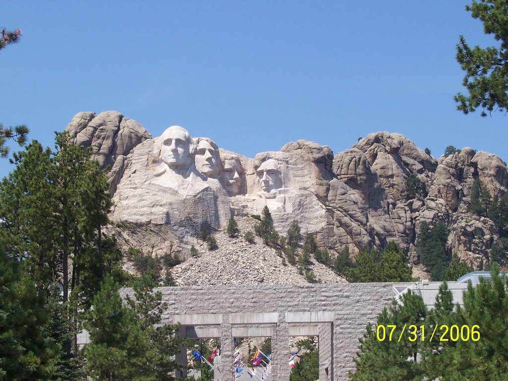 Mt Rushmore Monument, Black HIlls, SD by wolfmark