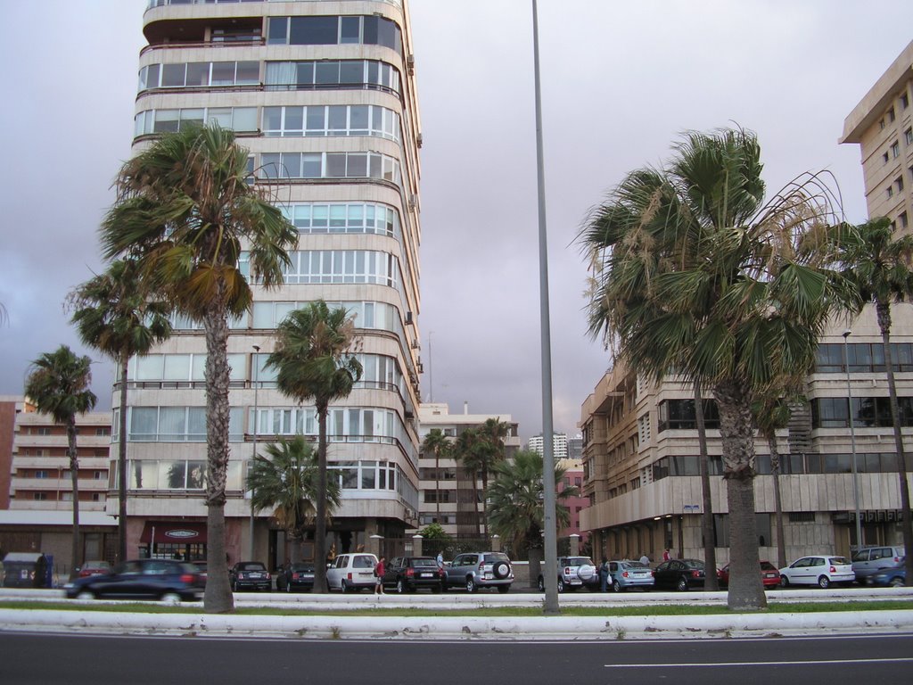 Edificio de la Avenida Marítima by gecanariasntntrs