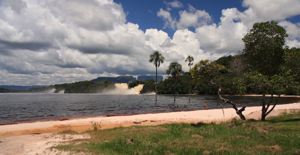 Laguna de canaima-venezuela by CerrotorreCospeito