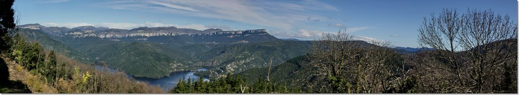 Pantá de Susqueda i El Far des de la Mare de Deu del Coll - Les Guilleries - Catalunya by Amadeu Olivella