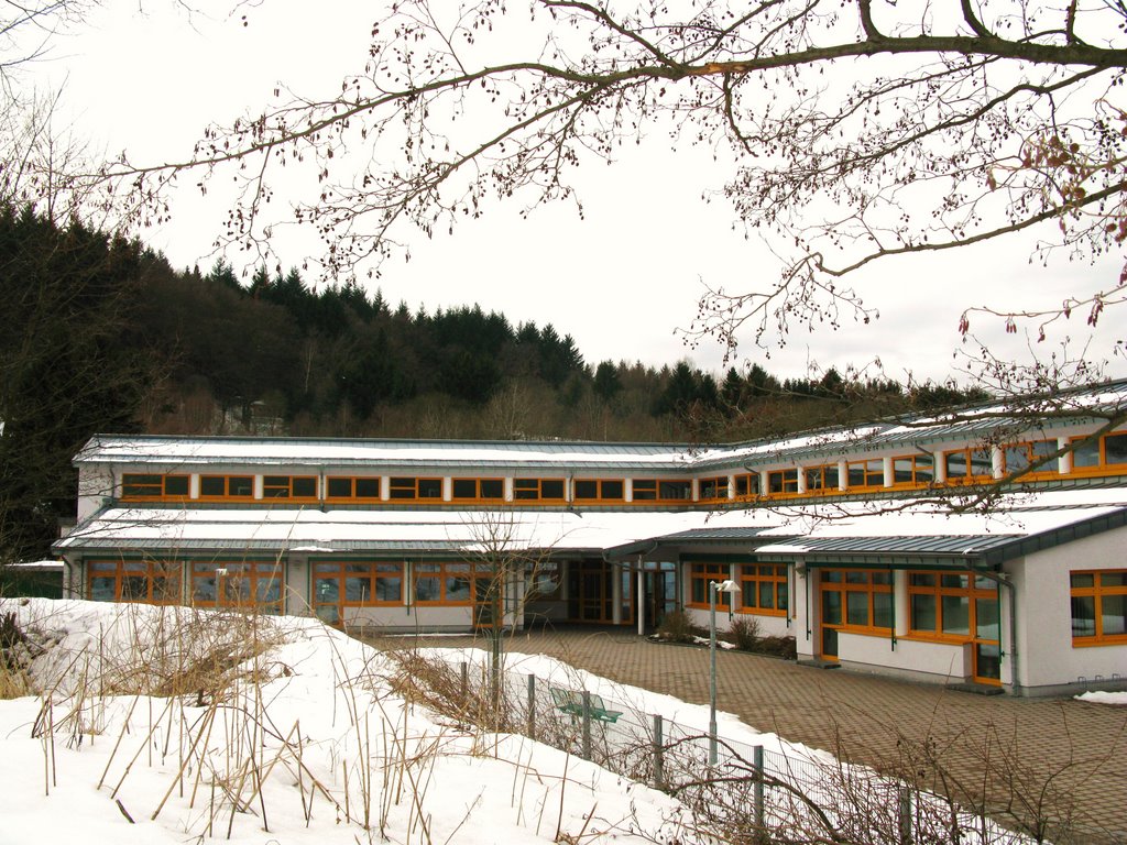 Grundschule in Reifenberg by 600m