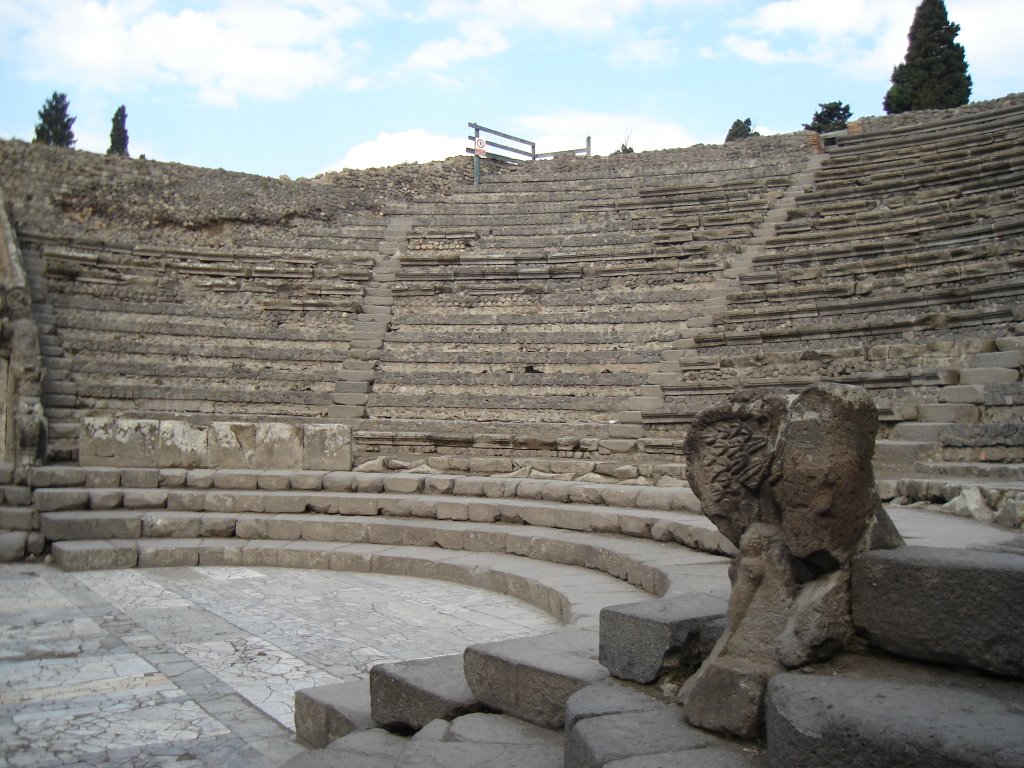 "Teatro piccolo" in Pompei by jhgonzalezl