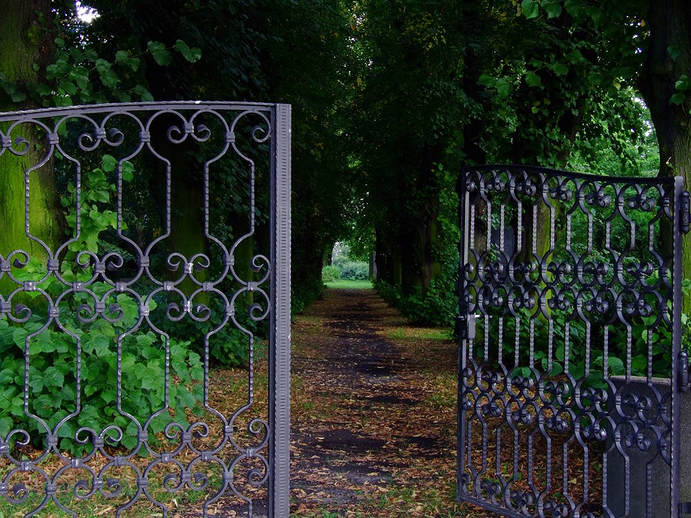 Dorffriedhof Marzahn an der Landsberger Allee by www.fotograf1.npage.de