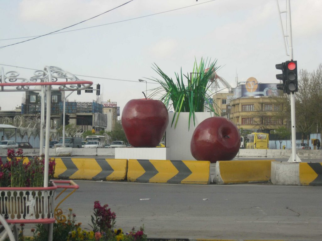 Malek Abad Sq. by Vahid Akhavizadeh