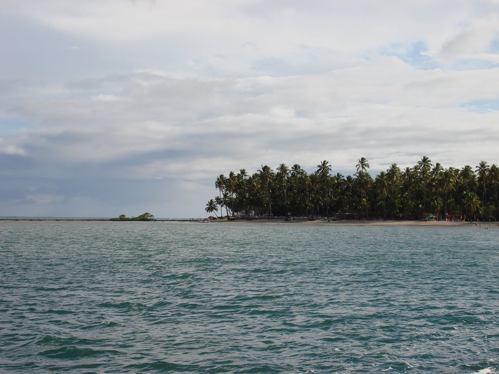 Chegando na Praia dos Carneiros / Arriving in Carneiros Beach by John Lima