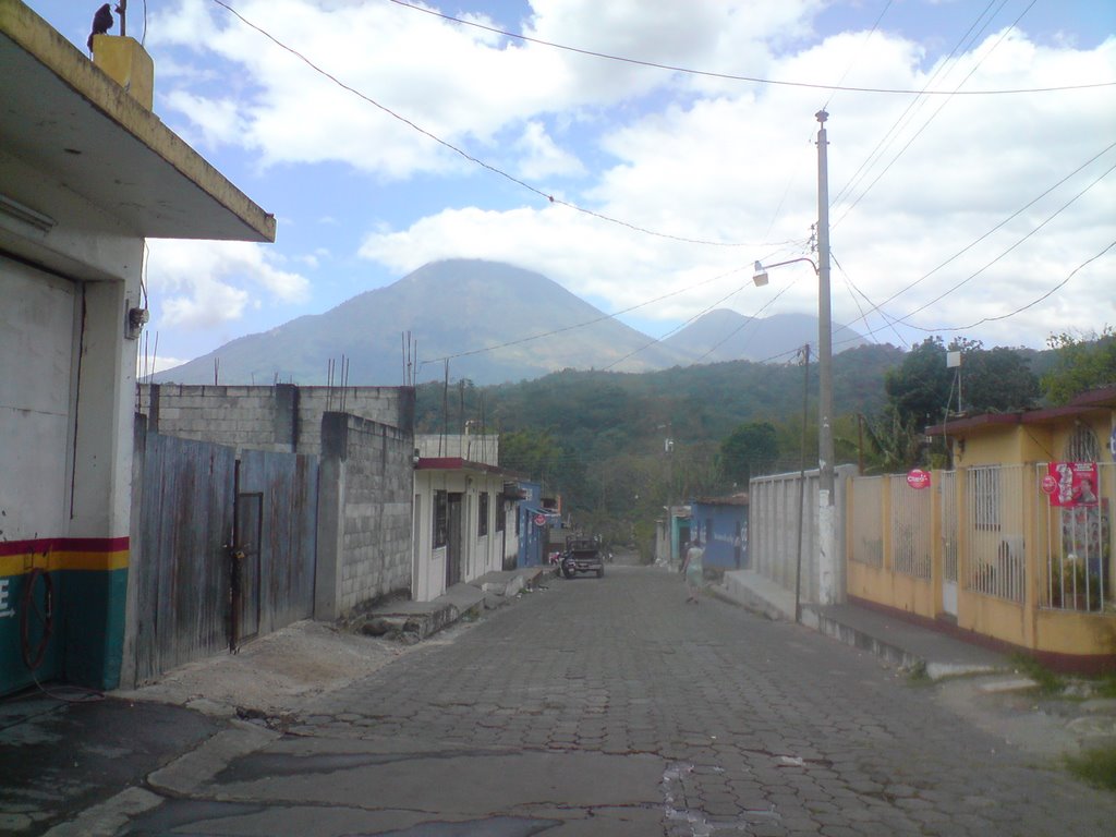 Póchuta, vista hacia volcán Atitlán by gmoalfaro