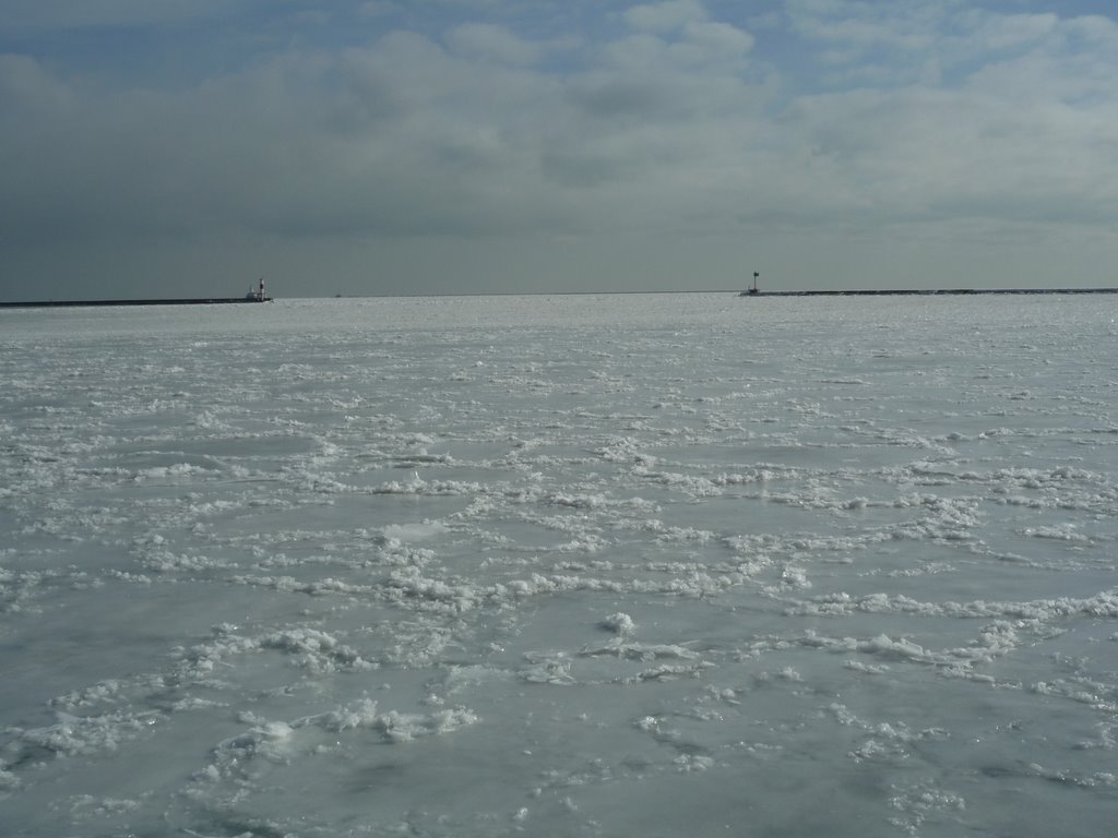 Frozen Lake Michigan (March2009 M&F) by Maria_88