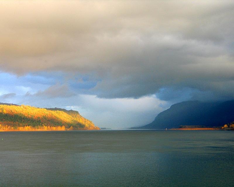 Columbia River Gorge by Aaron Nuffer