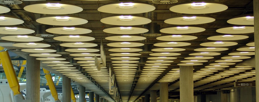 Diseño en la terminal T4 del aeropuerto de Barajas, Madrid by Felipe Salvador Orti…